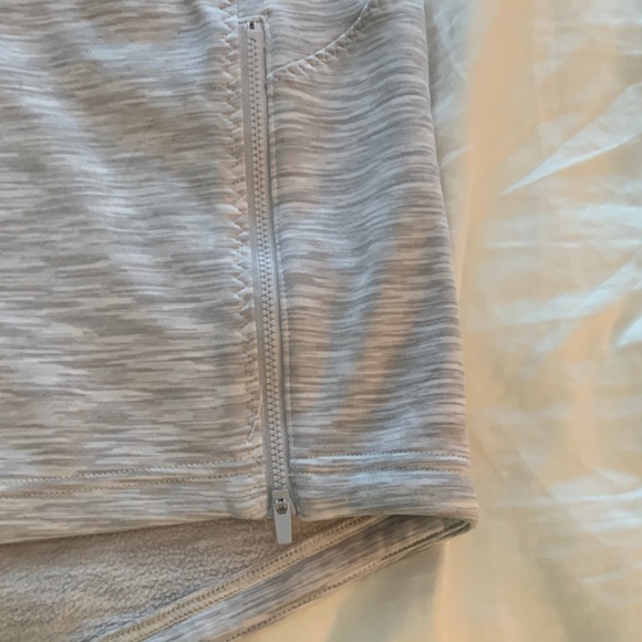 EUC Athleta  Light Gray Hooded Sweatshirt XS Women’s - Picture 9 of 14